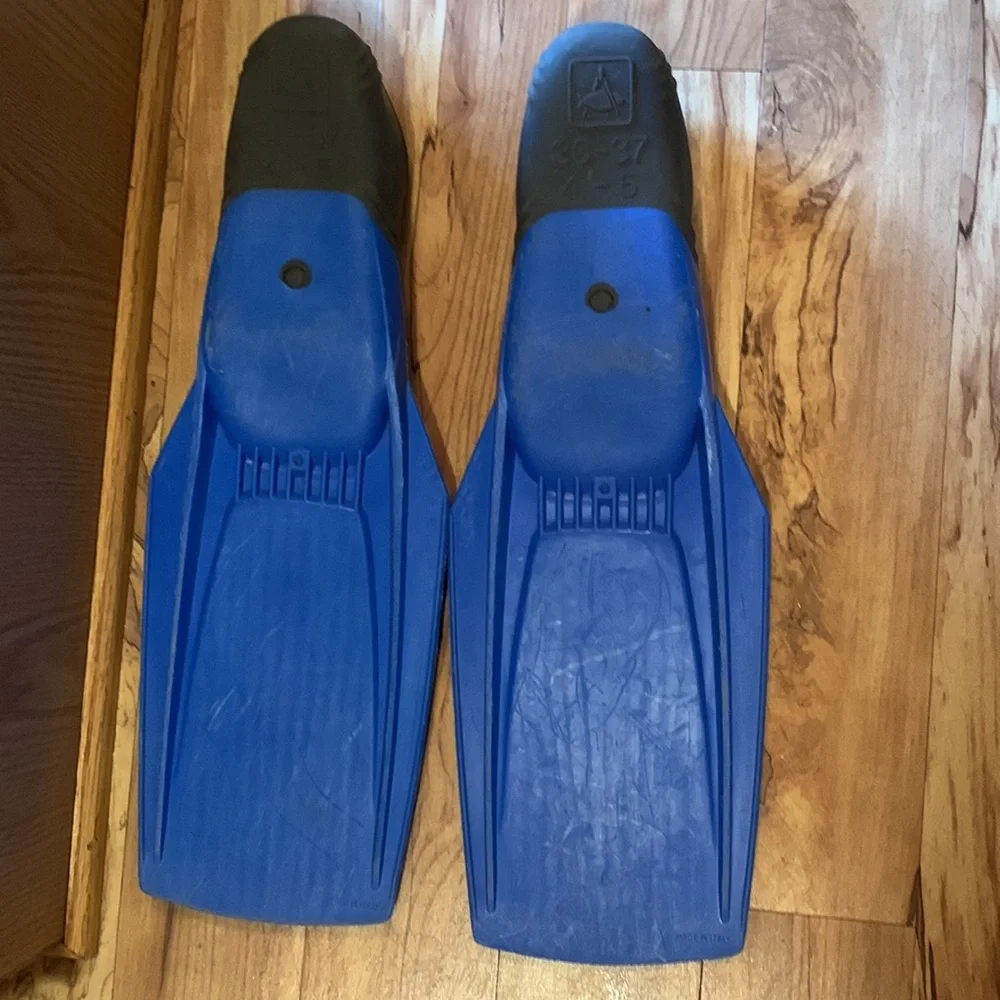 US DIVERS Aqua Lung Technisub 4 - 5 youth 36 kids fins flippers diving swimming